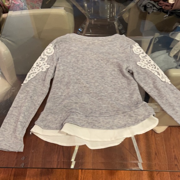 Gray with white lace trim sweater Medium - Picture 4 of 5